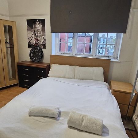 London Edgware Station Apartment Extérieur photo