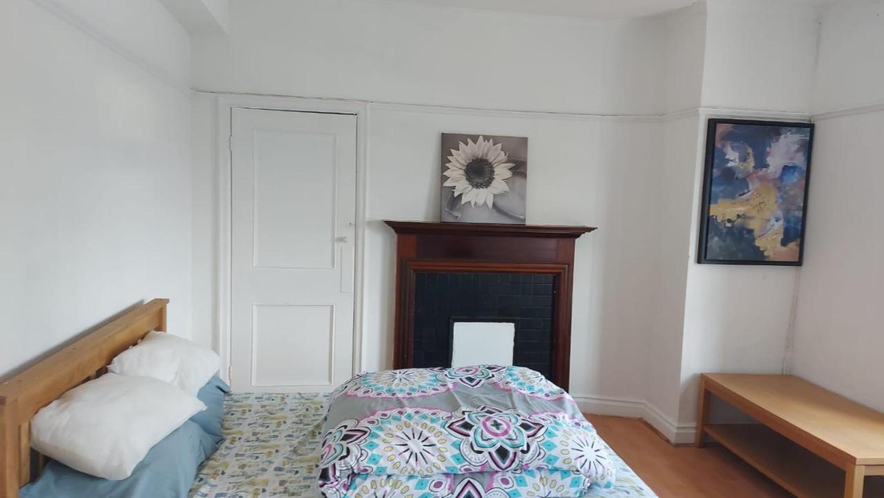 London Edgware Station Apartment Extérieur photo