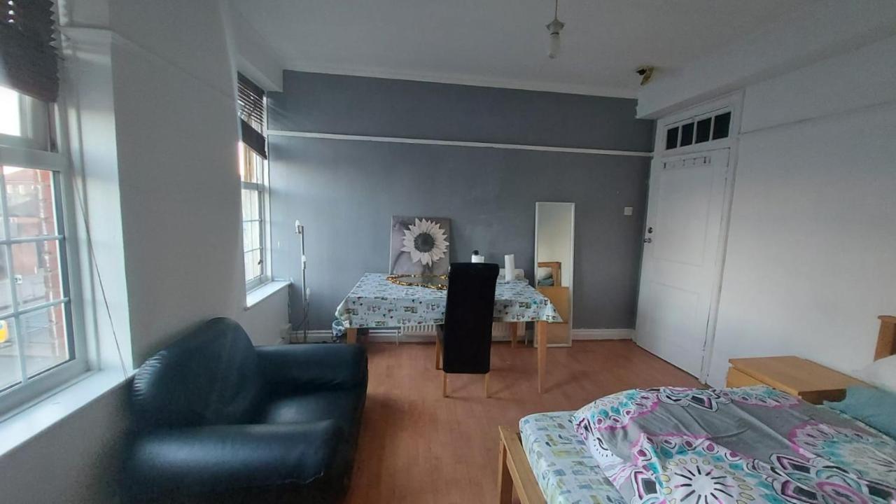London Edgware Station Apartment Extérieur photo