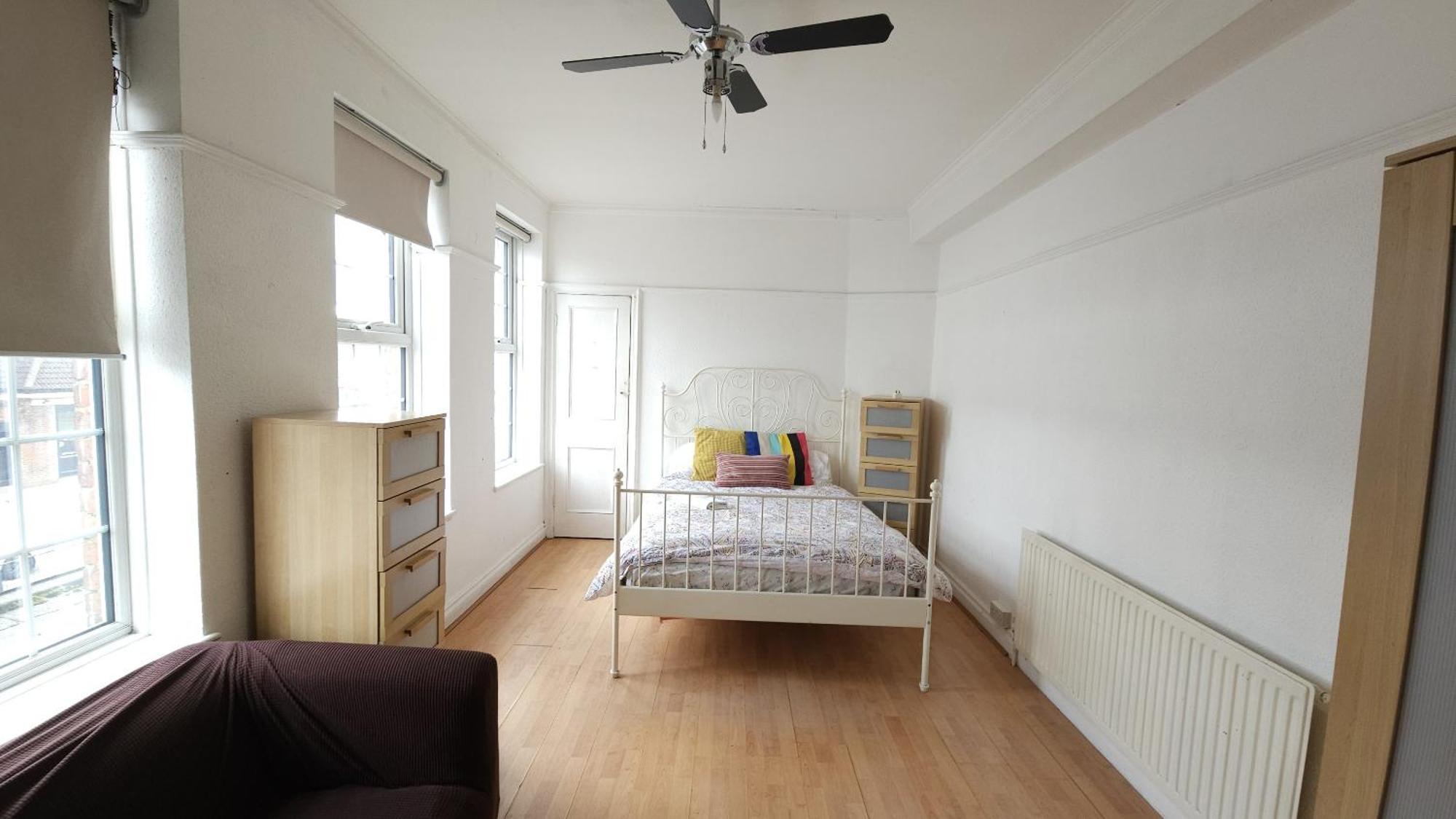 London Edgware Station Apartment Extérieur photo